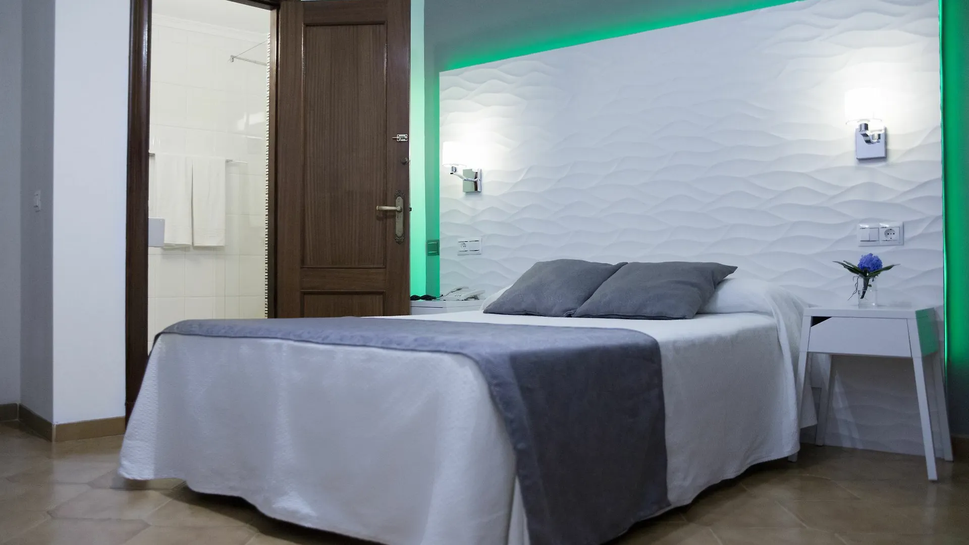 Hostal Alhambra - Adults Only Nerja 2*,