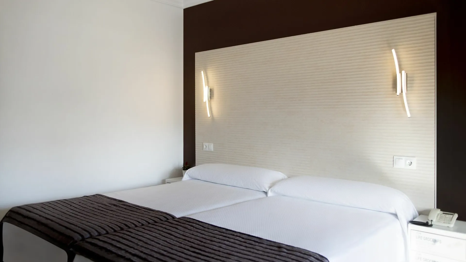 Hostal Alhambra - Adults Only Nerja 2*,